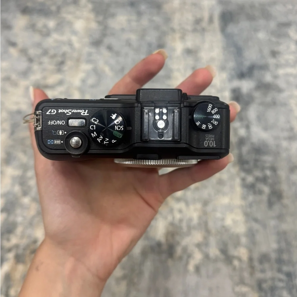 Canon g7 powershot camera. Comes with battery charger and memory card